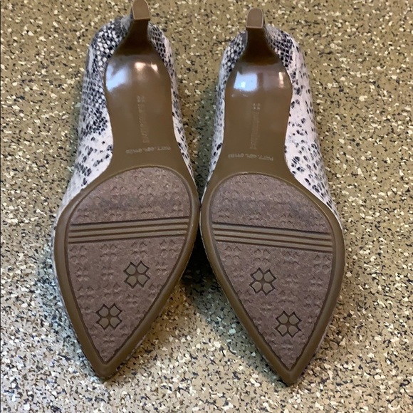 Naturalizer faux snake skin pumps - Picture 3 of 5